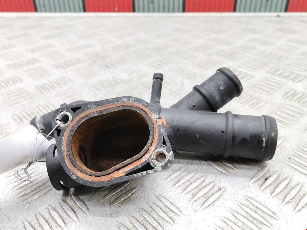 Корпус термостата VOLKSWAGEN Passat B6 2005-2011