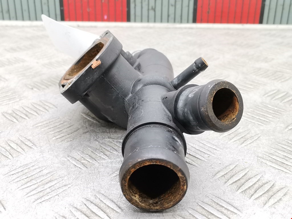 Корпус термостата VOLKSWAGEN Passat B6 2005-2011