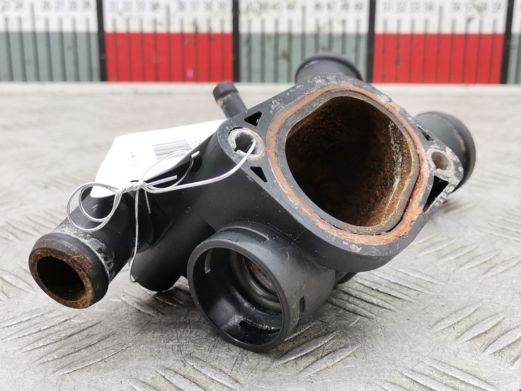 Корпус термостата VOLKSWAGEN Passat B6 2005-2011