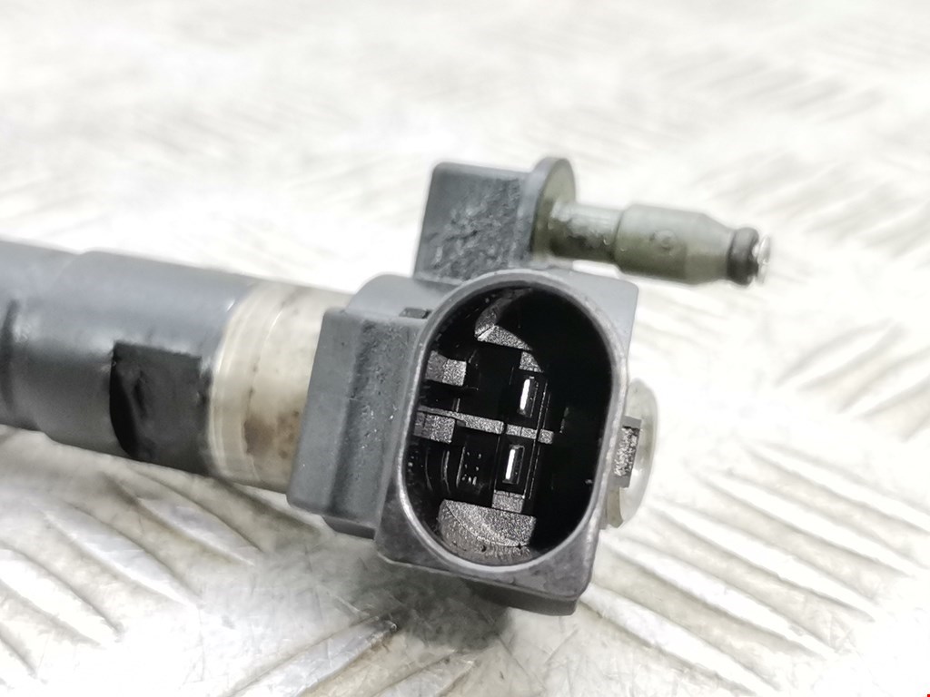 Форсунка дизельная электрическая VOLKSWAGEN Passat B6 2005-2011