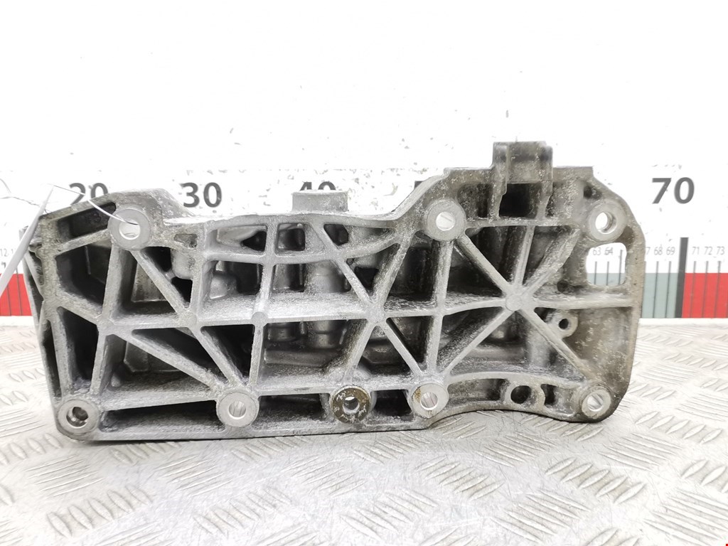 Кронштейн генератора BMW 3er E90/E91 2005-2012