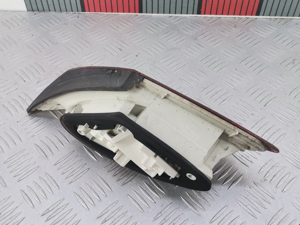 Фонарь задний внутренний левый OPEL Astra J 2009-2017