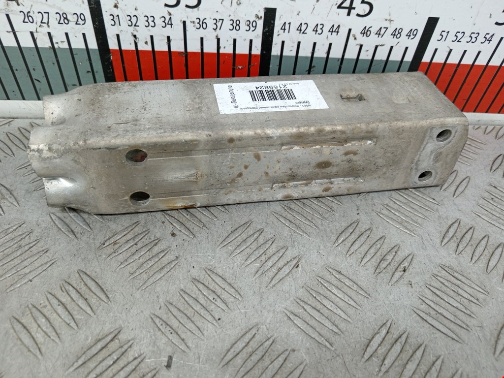 Отбойник бампера передний правый Audi A6 C6 (2004-2011)