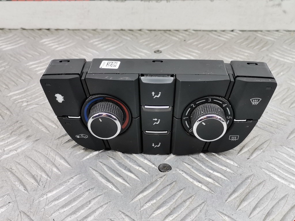 Блок управления климат-контроля Opel Astra J (2009-2018)