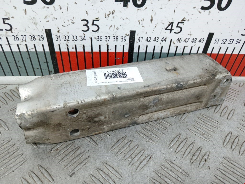 Отбойник бампера передний левый Audi A6 C6 (2004-2011)