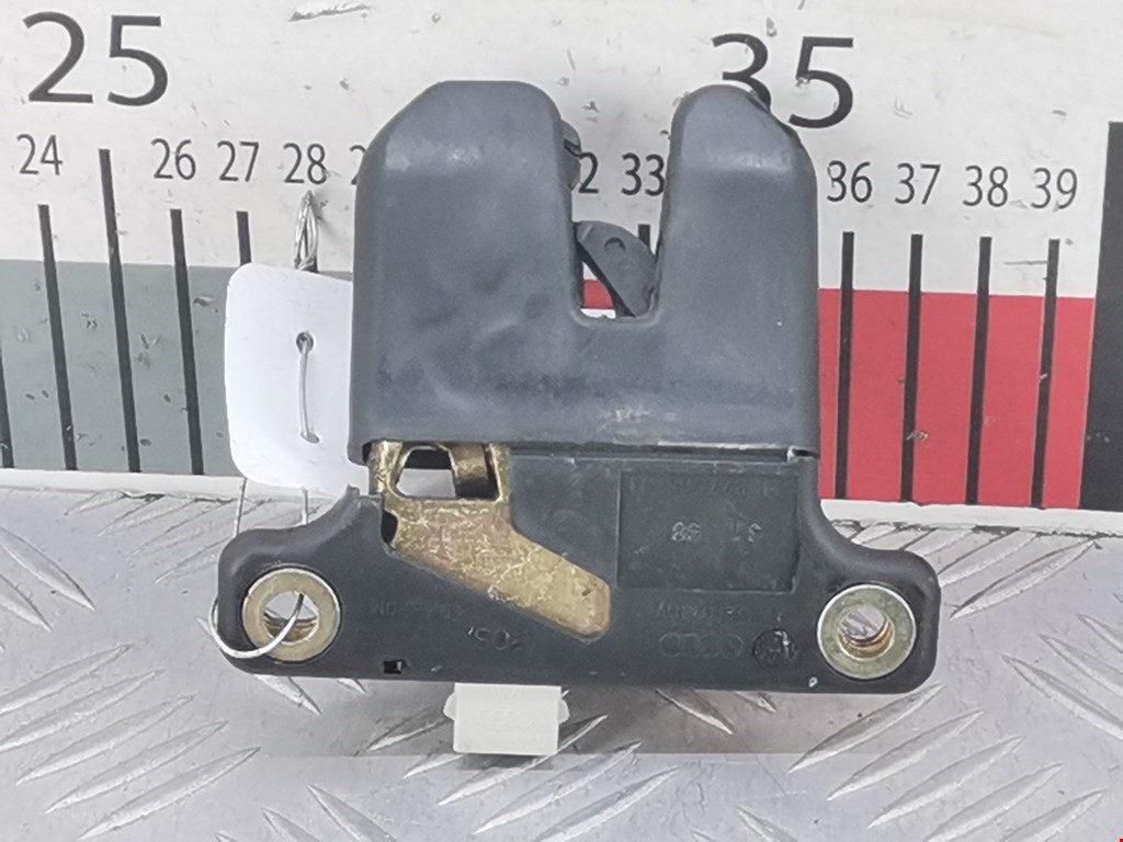 Замок багажника (крышки двери) AUDI A6 C5 1997-2004