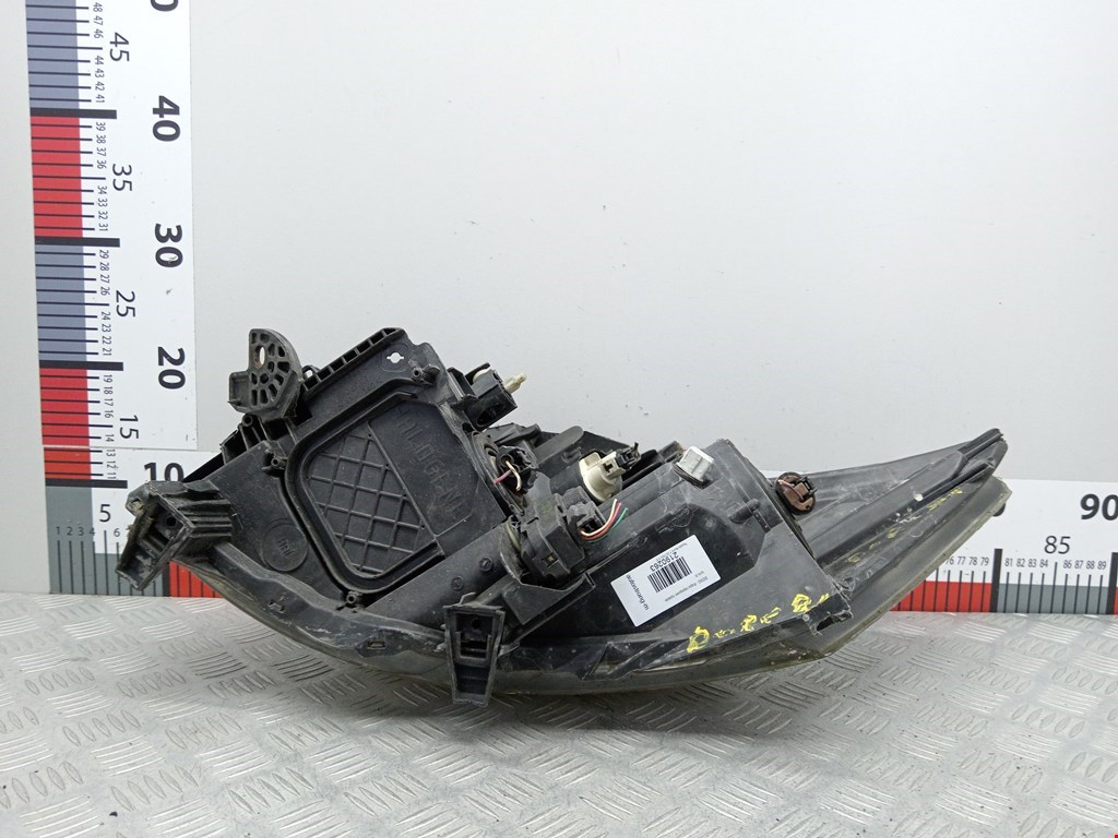 Фара правая TOYOTA Auris E150 2006-2012