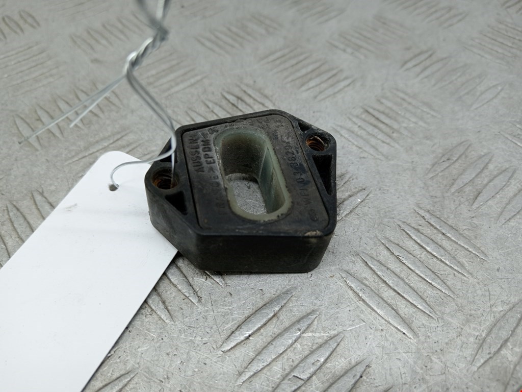 Кронштейн (крепление) радиатора Seat Toledo 2 (1999-2004)