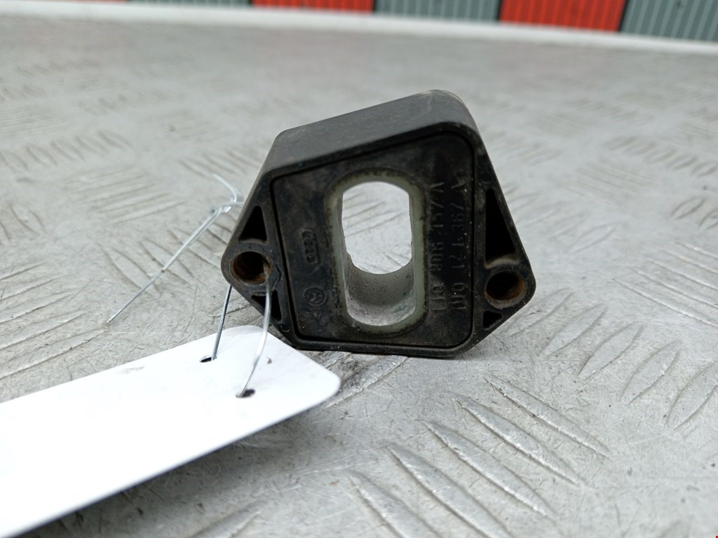 Кронштейн (крепление) радиатора SEAT Toledo 1998-2004