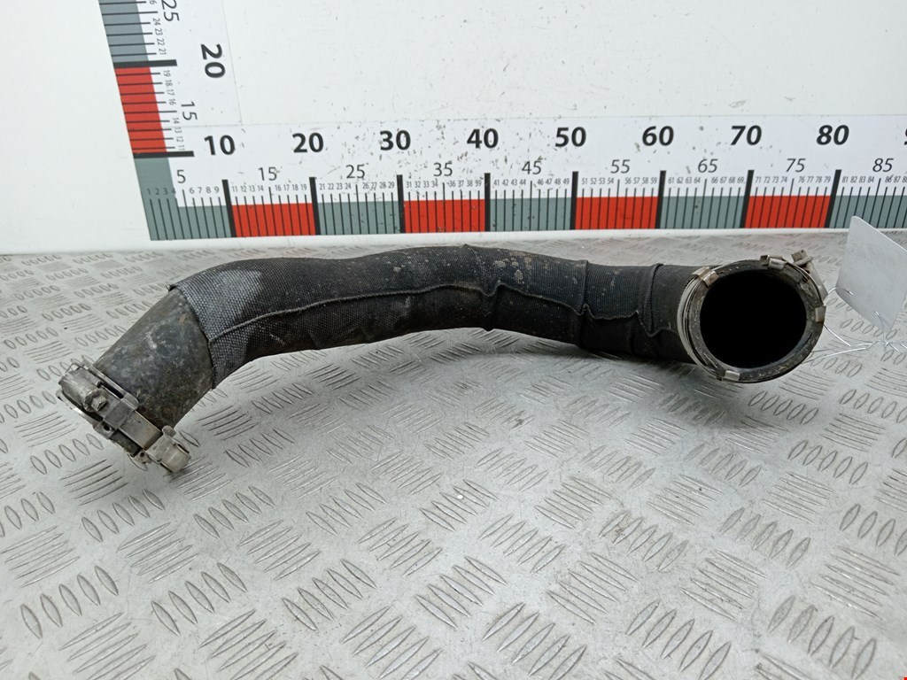 Патрубок интеркулера AUDI A4 B8 2007-2015