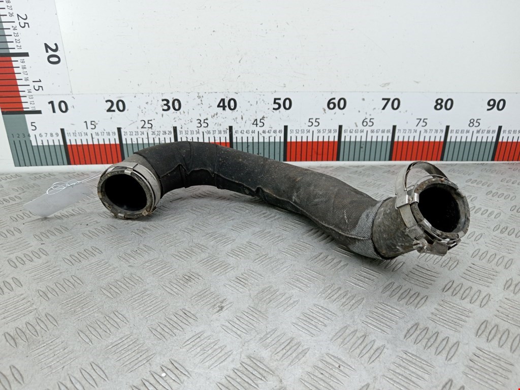 Патрубок интеркулера AUDI A4 B8 2007-2015