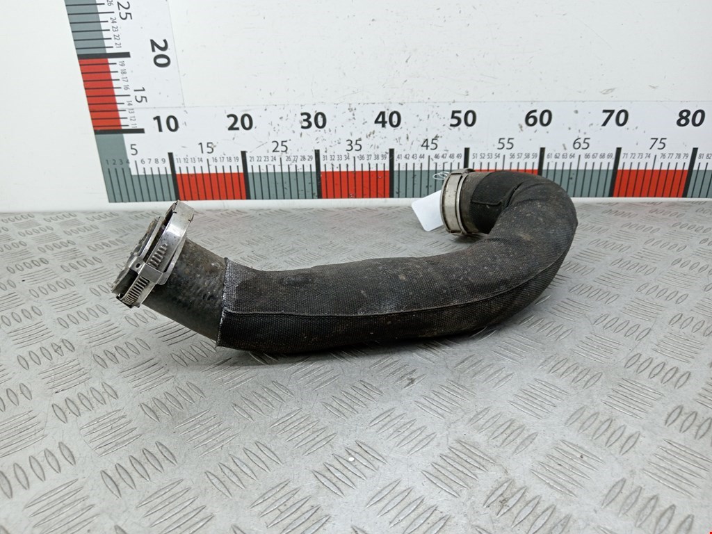 Патрубок интеркулера AUDI A4 B8 2007-2015