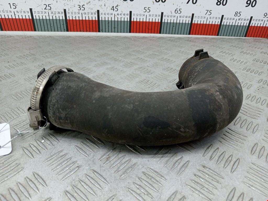 Патрубок интеркулера AUDI A4 B8 2007-2015