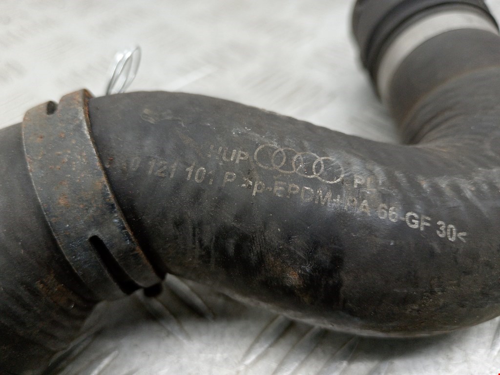 Патрубок AUDI A4 B8 2007-2015