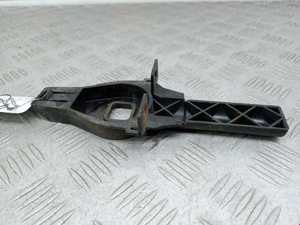 Кронштейн (крепление) радиатора AUDI A4 B8 2007-2015