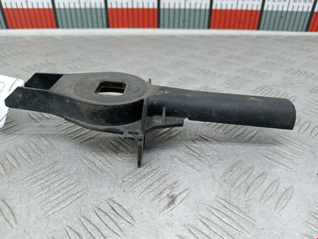 Кронштейн (крепление) радиатора AUDI A4 B8 2007-2015