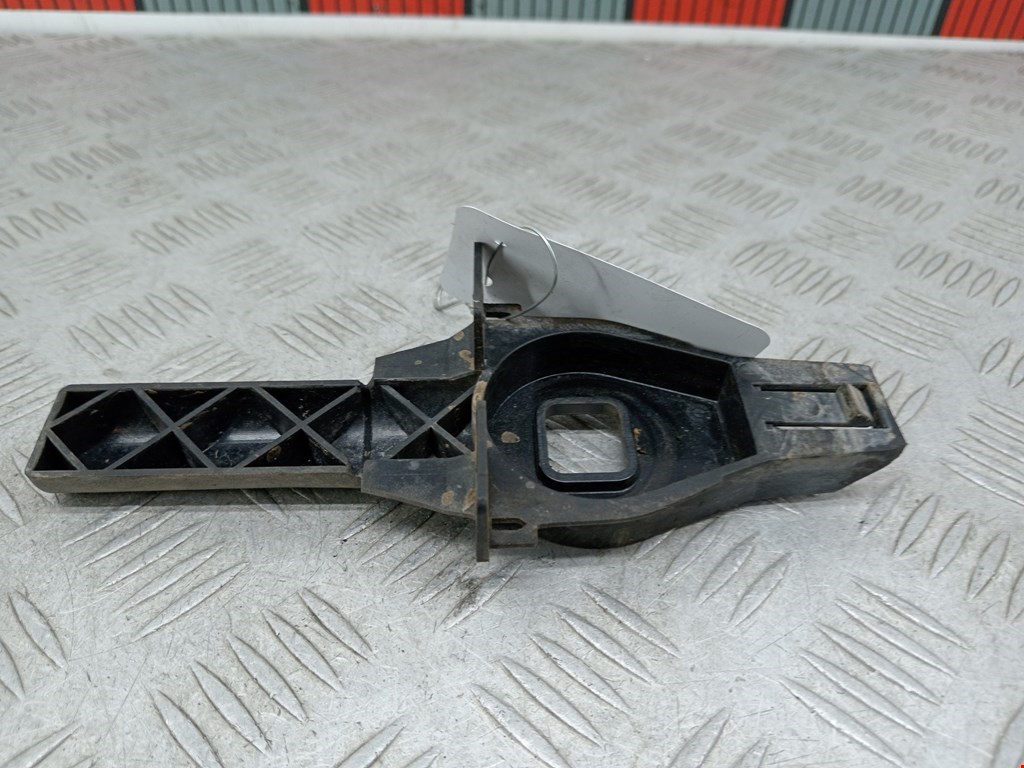 Кронштейн (крепление) радиатора AUDI A4 B8 2007-2015