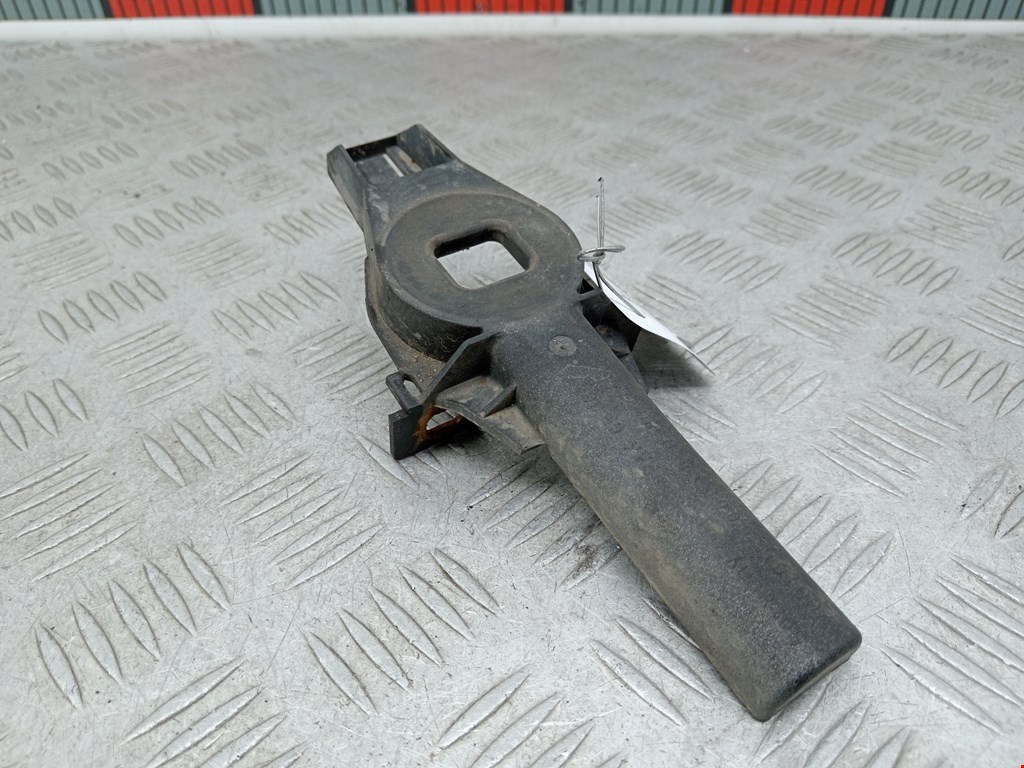 Кронштейн (крепление) радиатора AUDI A4 B8 2007-2015