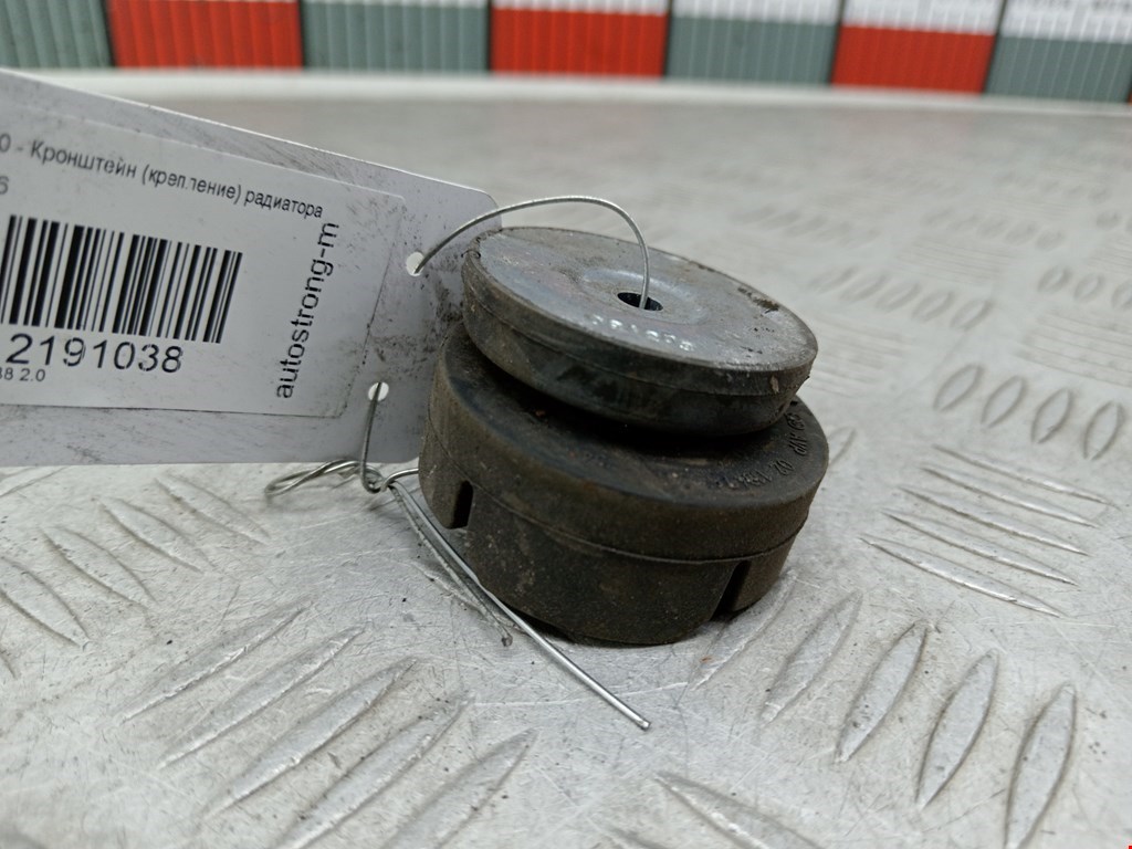 Кронштейн (крепление) радиатора AUDI A4 B8 2007-2015