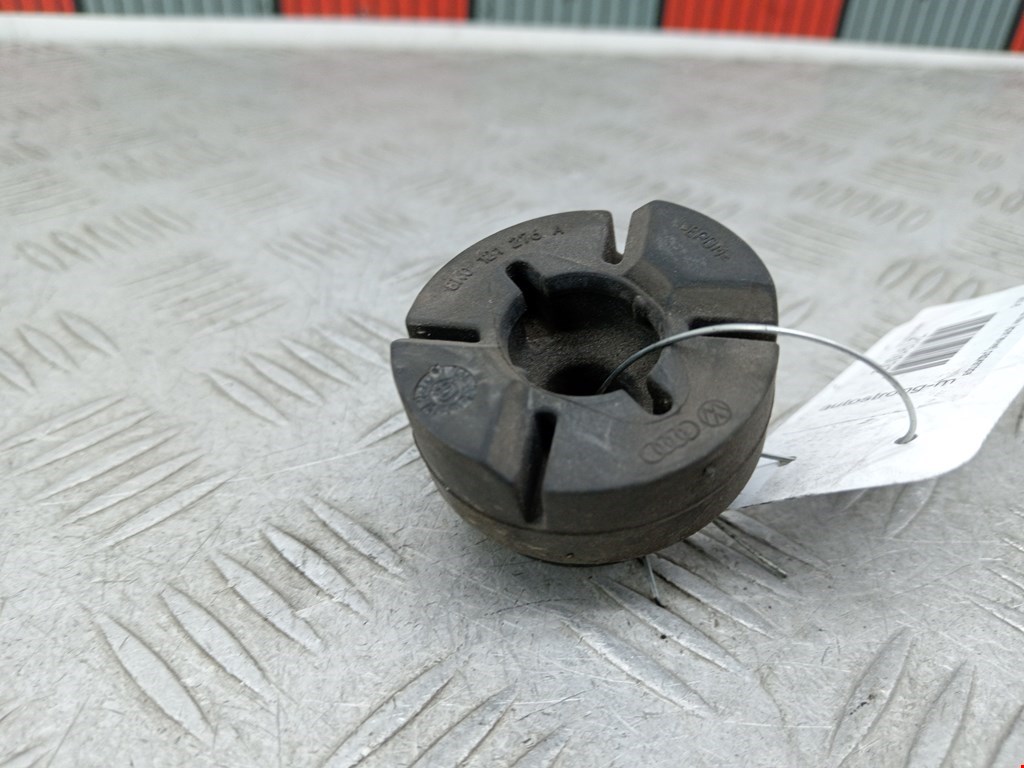 Кронштейн (крепление) радиатора AUDI A4 B8 2007-2015