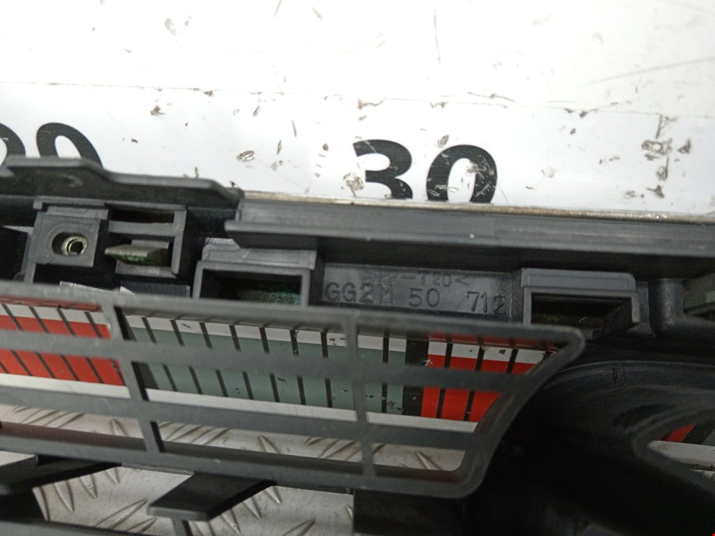 Решетка радиатора MAZDA 626 GF 1997-2003