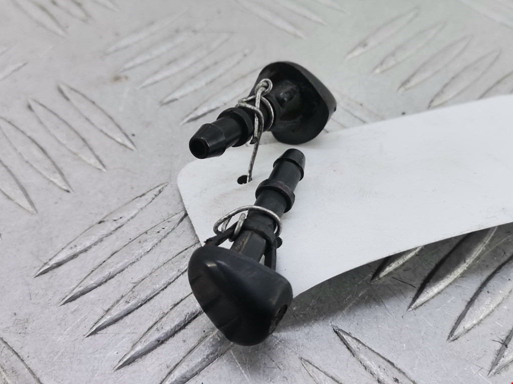 Форсунка омывателя лобового стекла Kia Carnival (Sedona) 1 (UP/GQ) (1998-2006)