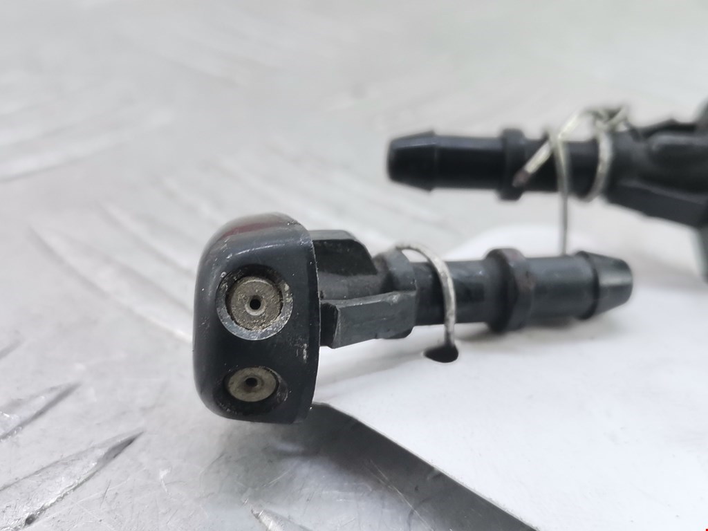 Форсунка омывателя лобового стекла KIA Carnival I 1999-2005