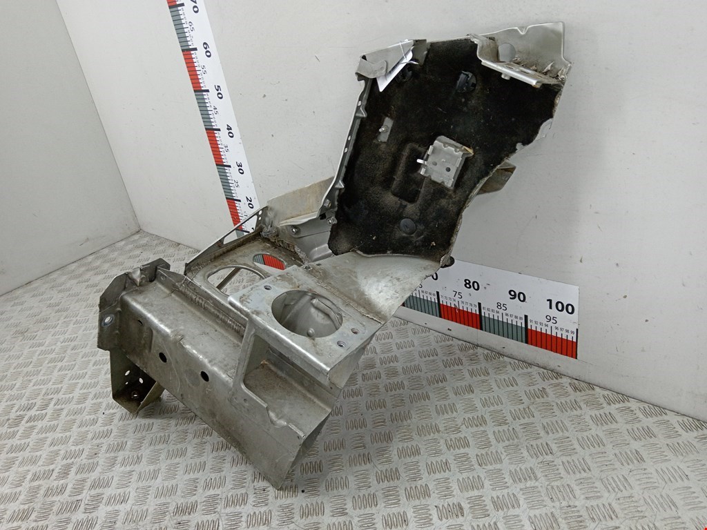 Лонжерон передний правый OPEL Vivaro A 2001-2014