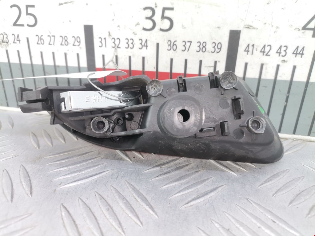 Ручка дверная задняя внутренняя левая OPEL Astra J 2009-2017