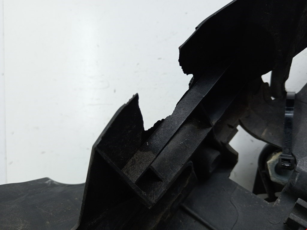 Кронштейн фары левый VOLKSWAGEN Touareg 2002-2010