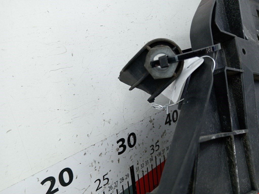 Кронштейн фары левый VOLKSWAGEN Touareg 2002-2010