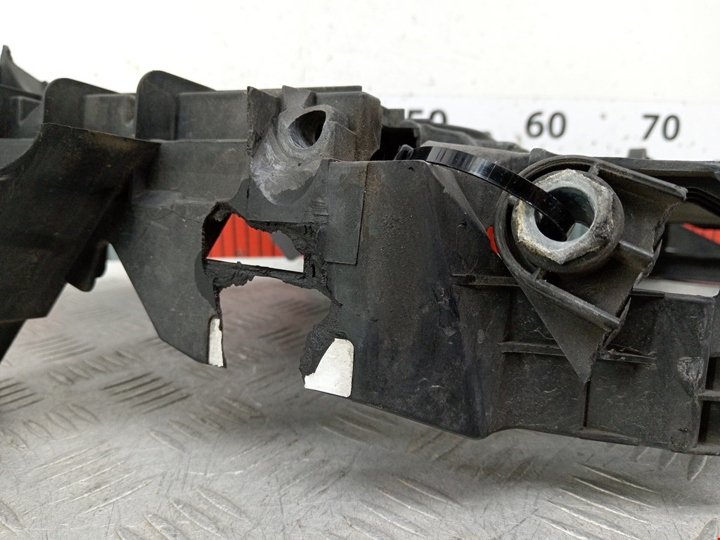 Кронштейн фары левый VOLKSWAGEN Touareg 2002-2010