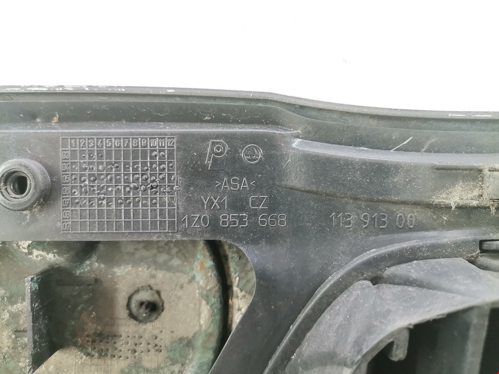 Решетка радиатора SKODA Octavia A5 1Z- 2004-2013