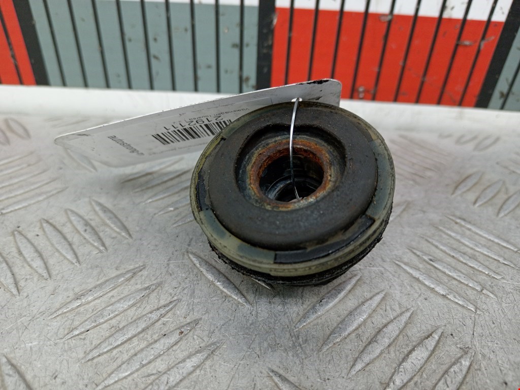 Кронштейн (крепление) радиатора VOLKSWAGEN Touareg 2002-2010