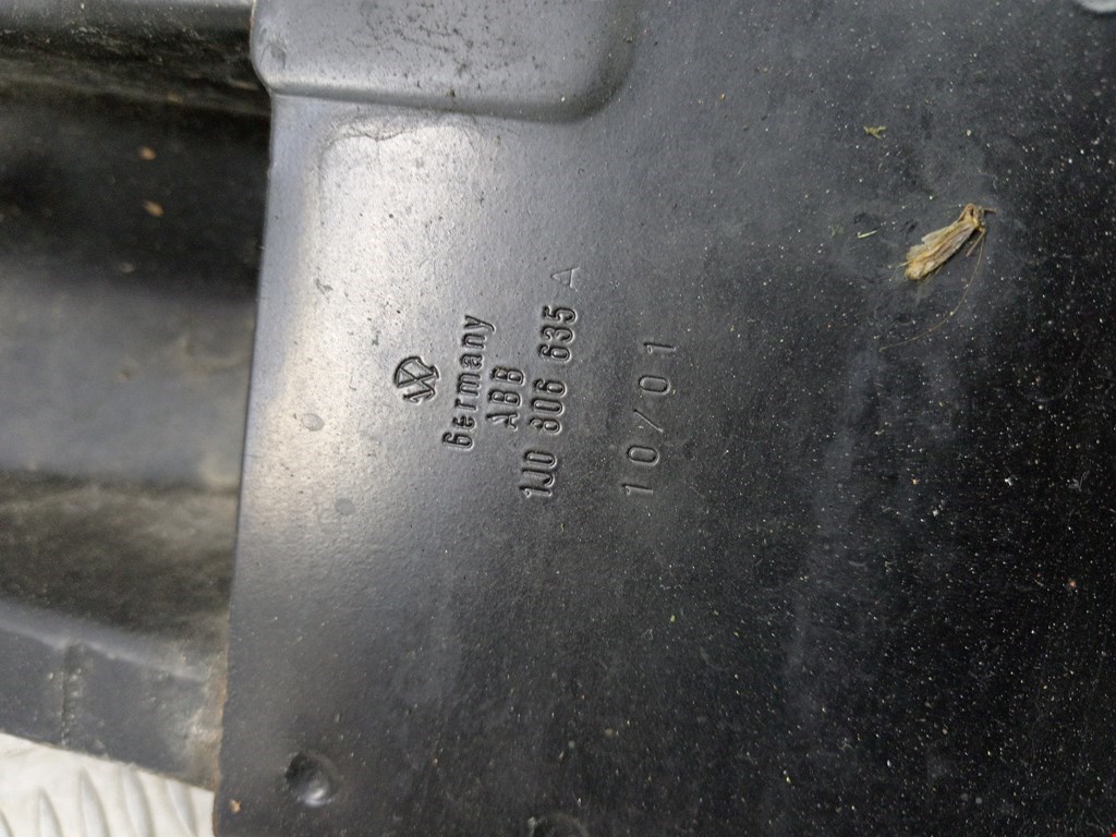 Усилитель переднего бампера (передний) VOLKSWAGEN Golf IV 1997-2003