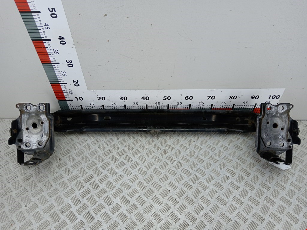 Усилитель переднего бампера (передний) VOLKSWAGEN Touareg 2002-2010