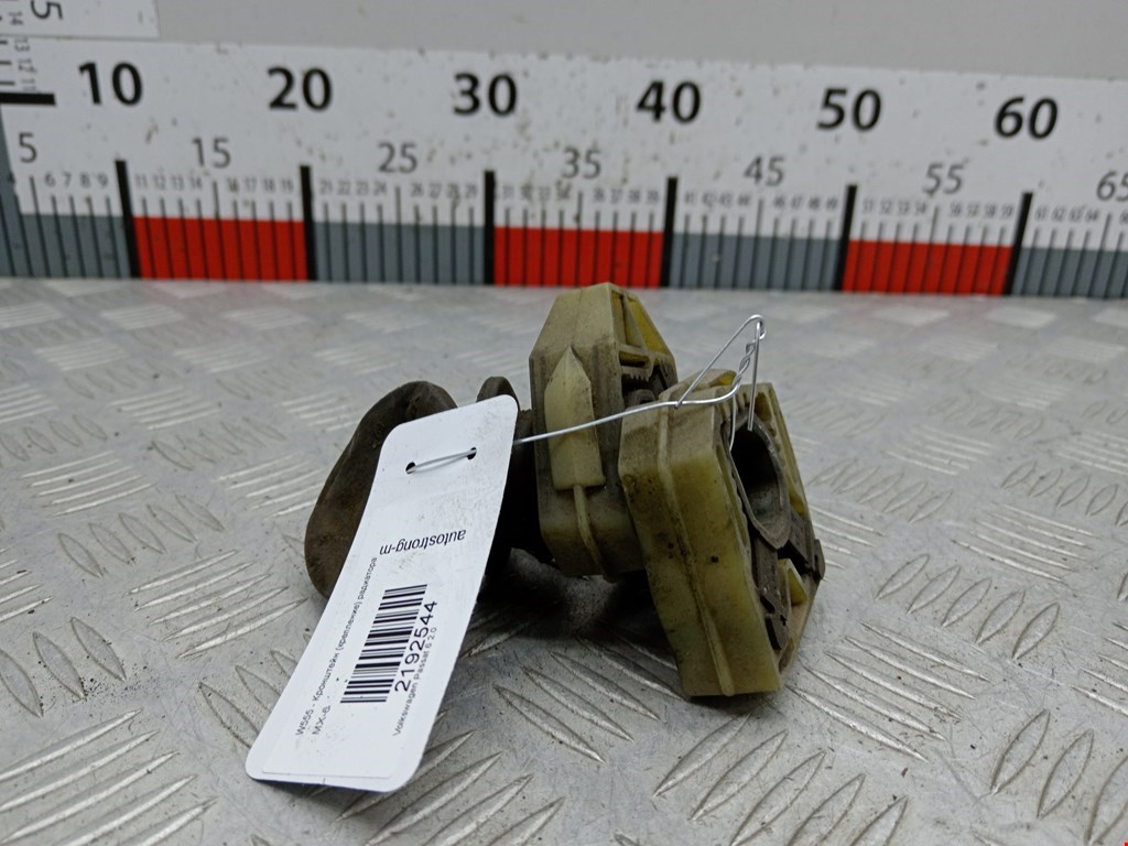 Кронштейн (крепление) радиатора VOLKSWAGEN Passat B6 2005-2011