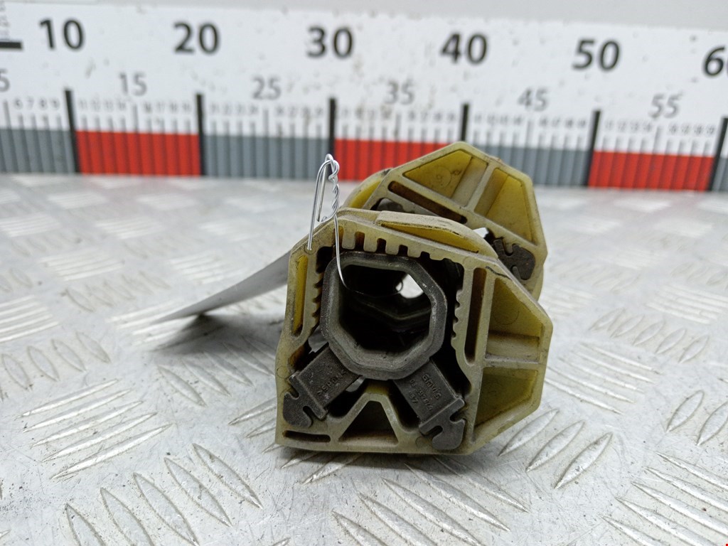 Кронштейн (крепление) радиатора VOLKSWAGEN Passat B6 2005-2011