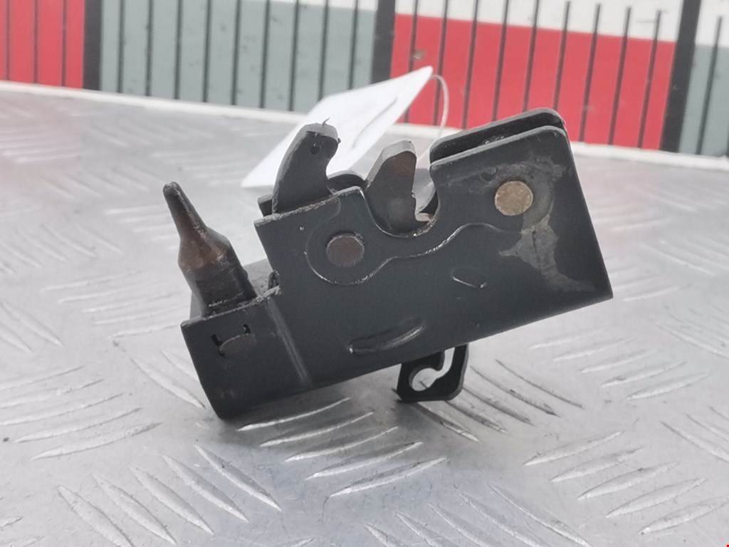 Замок двери распашной правой Opel Vivaro A (2001-2014)