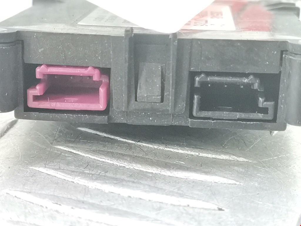 Усилитель антенны MERCEDES-BENZ M-Class W164 ML 2005-2011