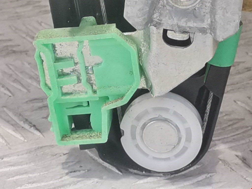 Стеклоподъемник передний правый AUDI A4 B5 1995-2001