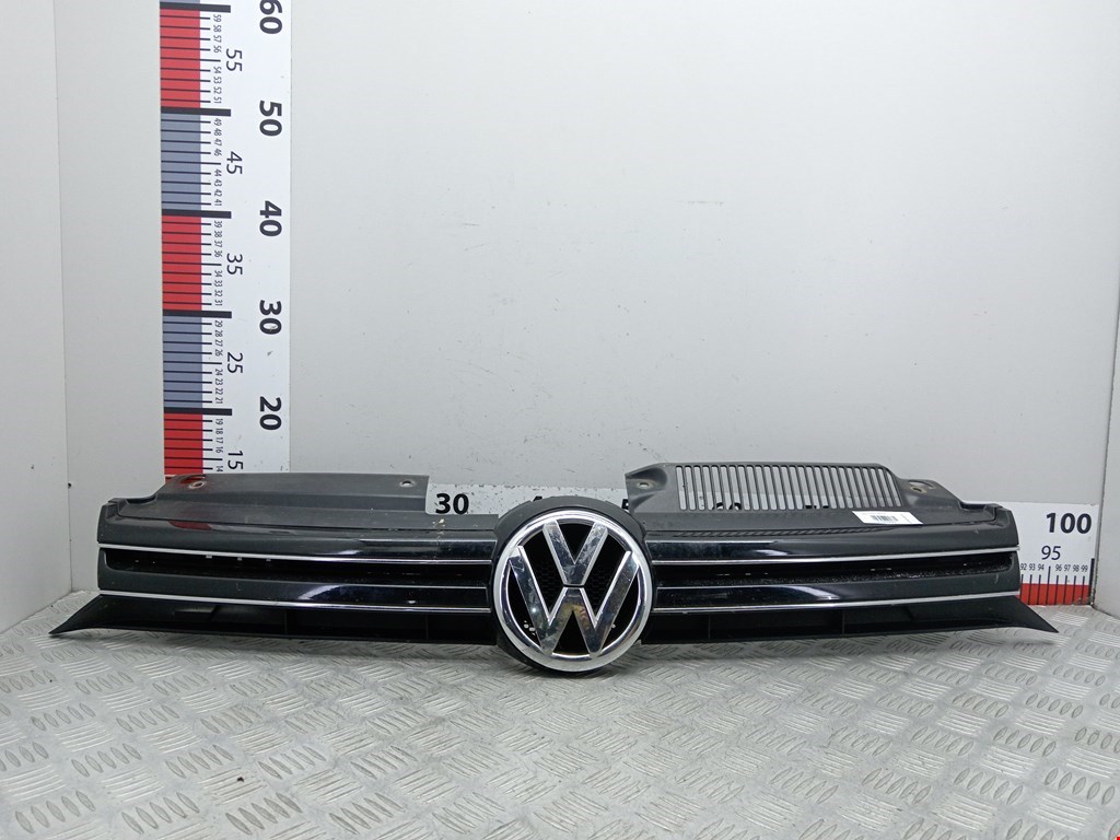Решетка радиатора VOLKSWAGEN Golf VI 2009-2012