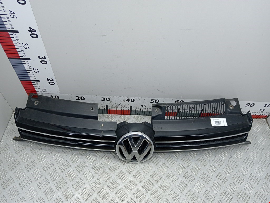 Решетка радиатора VOLKSWAGEN Golf VI 2009-2012
