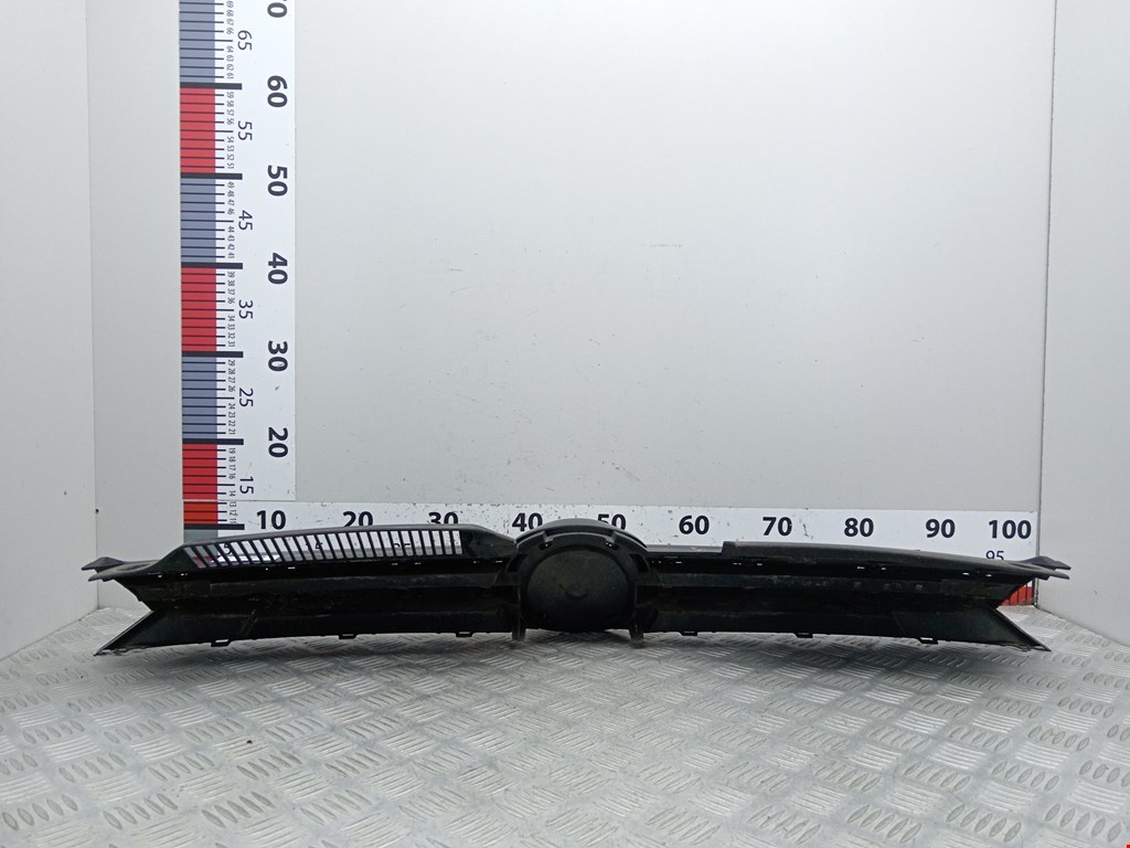 Решетка радиатора VOLKSWAGEN Golf VI 2009-2012