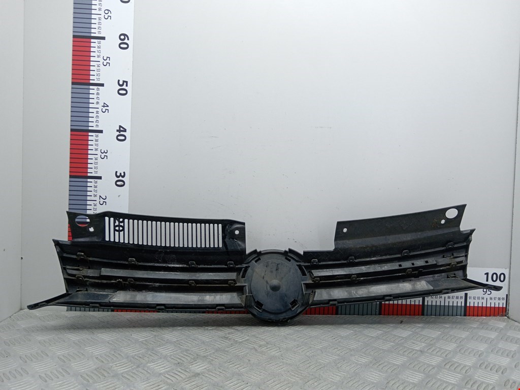 Решетка радиатора VOLKSWAGEN Golf VI 2009-2012