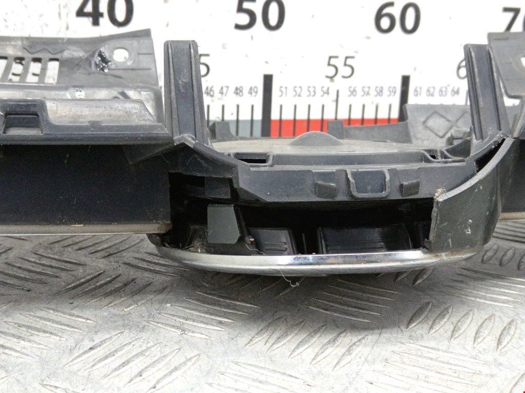 Решетка радиатора VOLKSWAGEN Golf VI 2009-2012