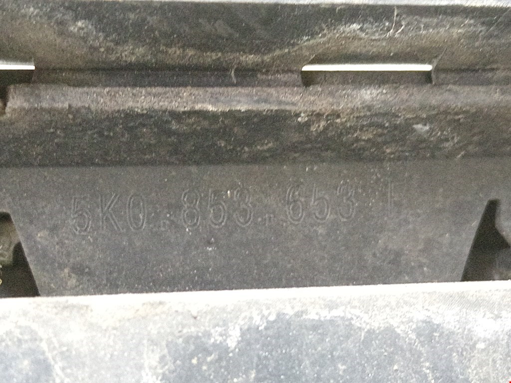 Решетка радиатора VOLKSWAGEN Golf VI 2009-2012