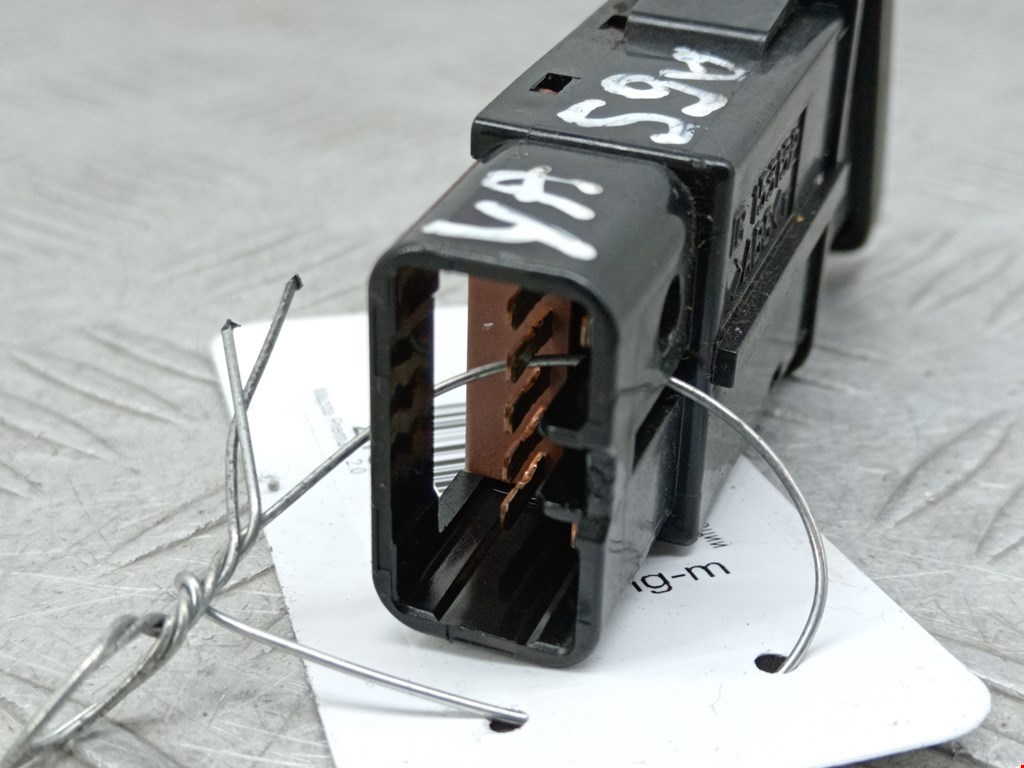 Кнопка аварийной сигнализации (аварийки) MAZDA Premacy CP 1999-2004