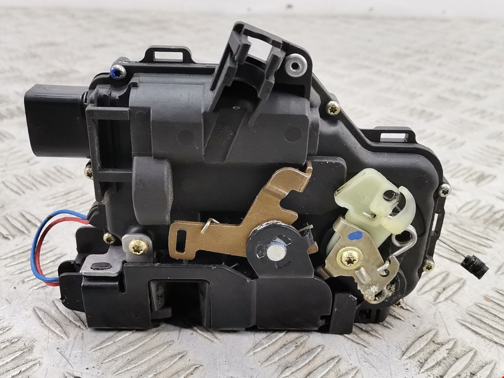 Замок двери передней правой VOLKSWAGEN Golf IV 1997-2003