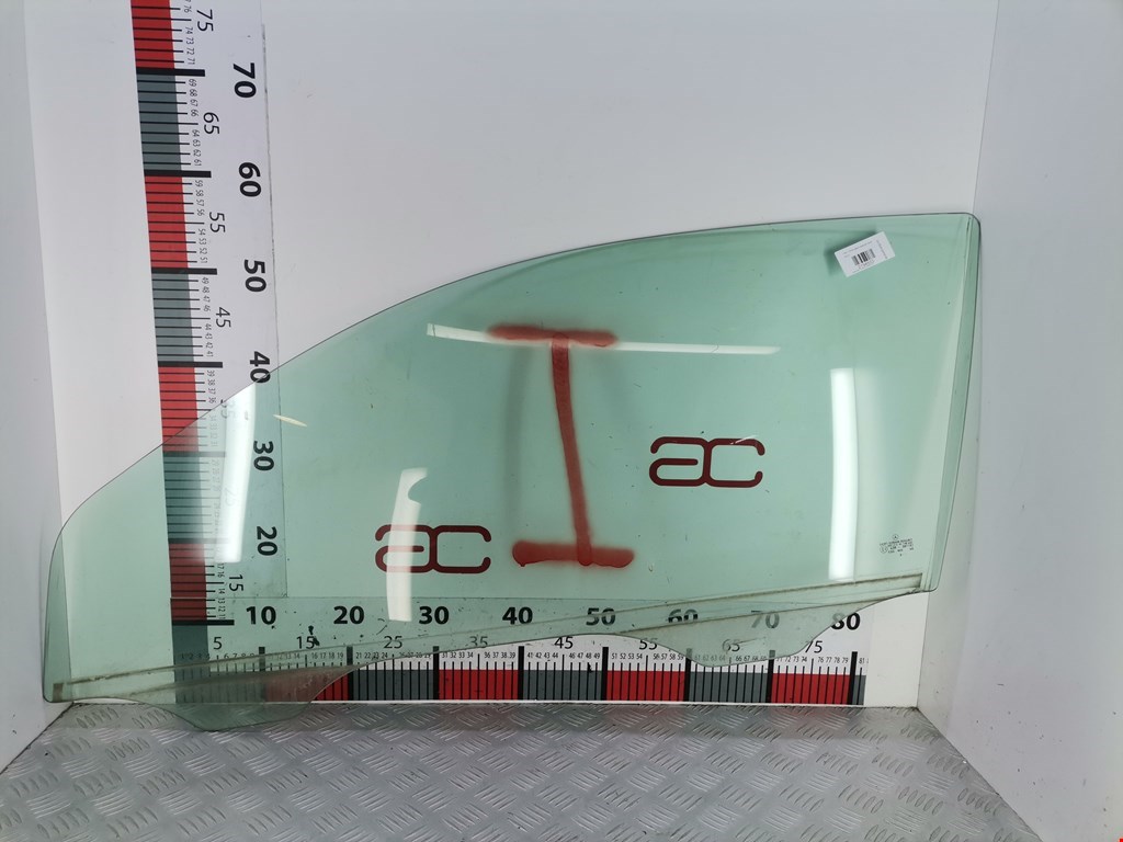 Стекло двери переднее левое MERCEDES-BENZ C-Class C-klasse W203 2000-2007